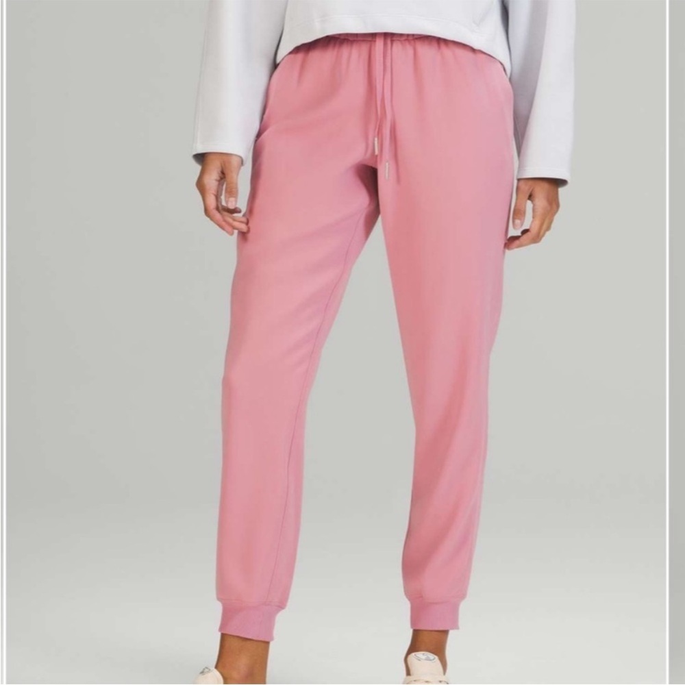 Lululemon On The Fly Jogger Wrinkle Free Pockets Mid Rise Drawstring Sz 4